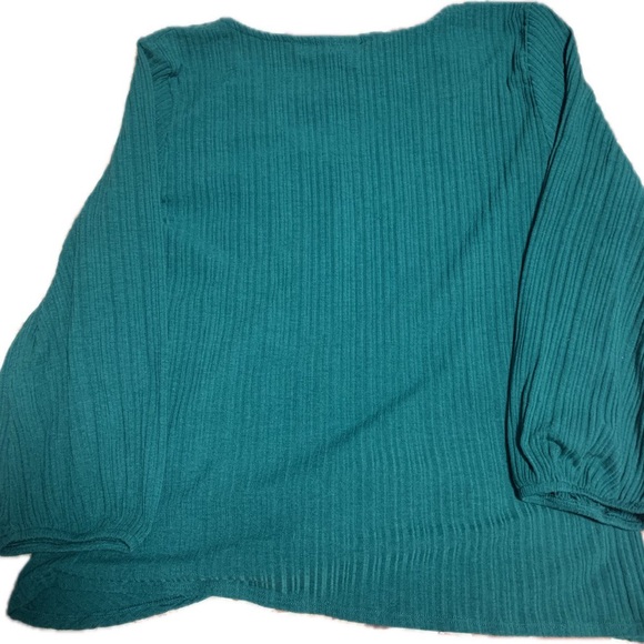 teal long-sleeved top with a V-neckline - Picture 3 of 3